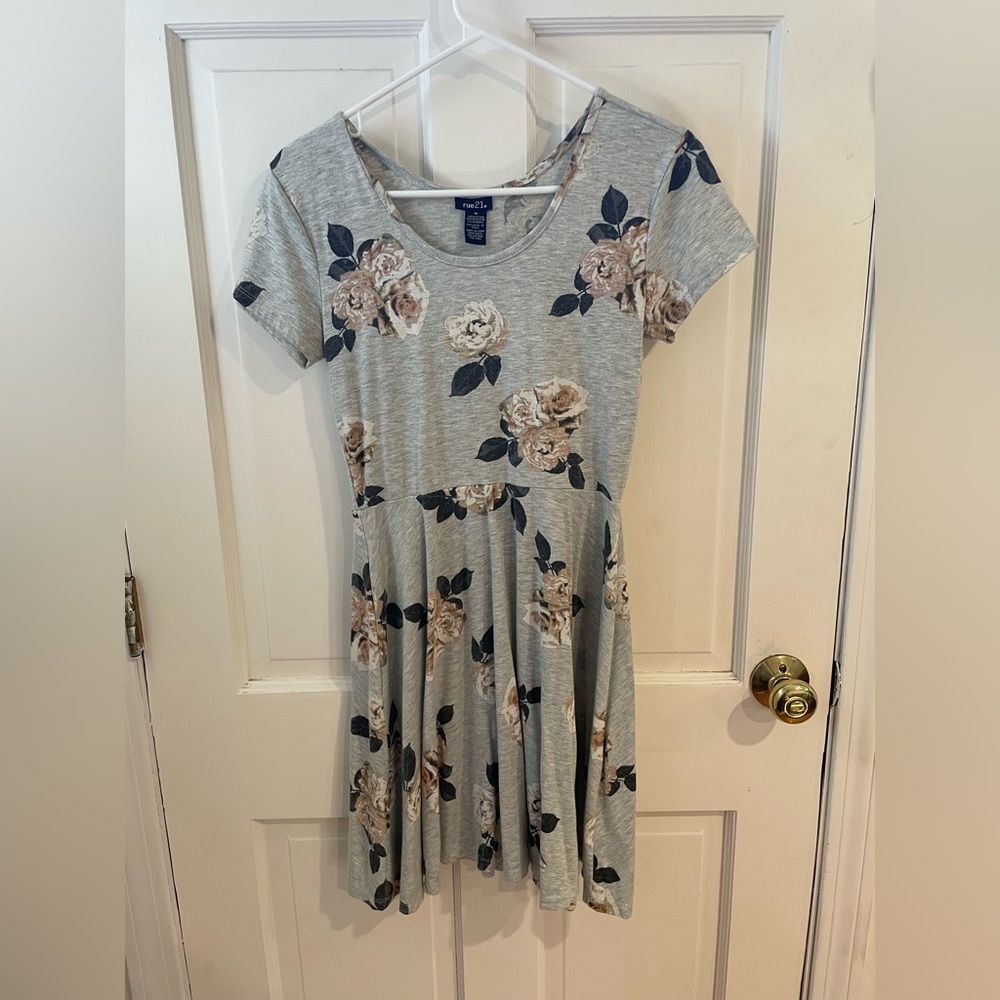 Rue21 Gray Floral Dress